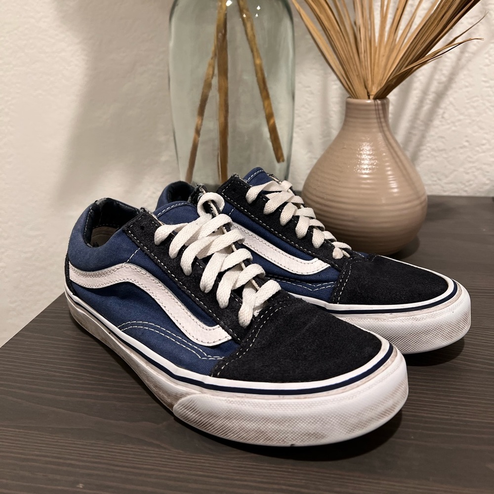 VANS - SIZE 7.5 WOMENS/6 MENS